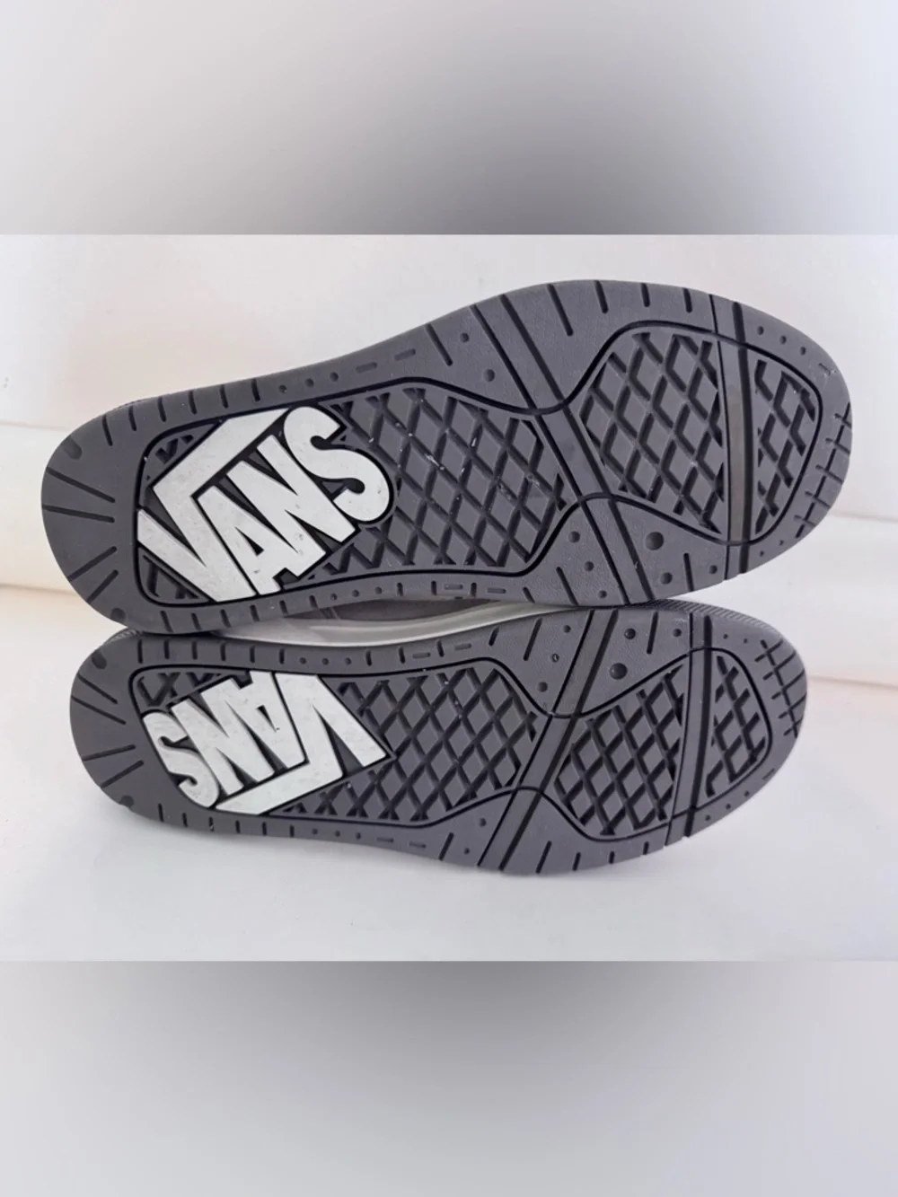 Vans Upland Retro Gray/White Low-Top Sneakers Leather/Suede Women’s 9 Euro 40 - Picture 7 of 7